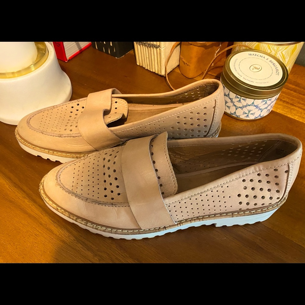 Halogen tan loafer flat shoes size 7